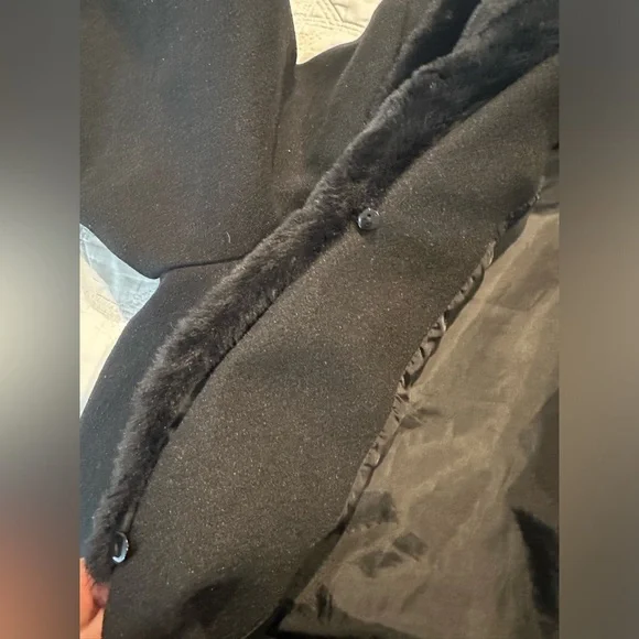 Lioness Elegant Black Faux Fur Collar Coat - Picture 7 of 9